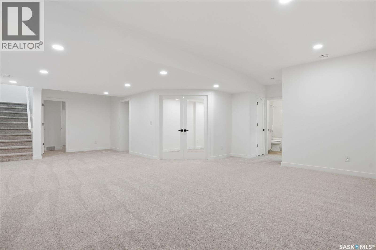 20 720 Brighton Boulevard, Saskatoon, SK - Indoor
