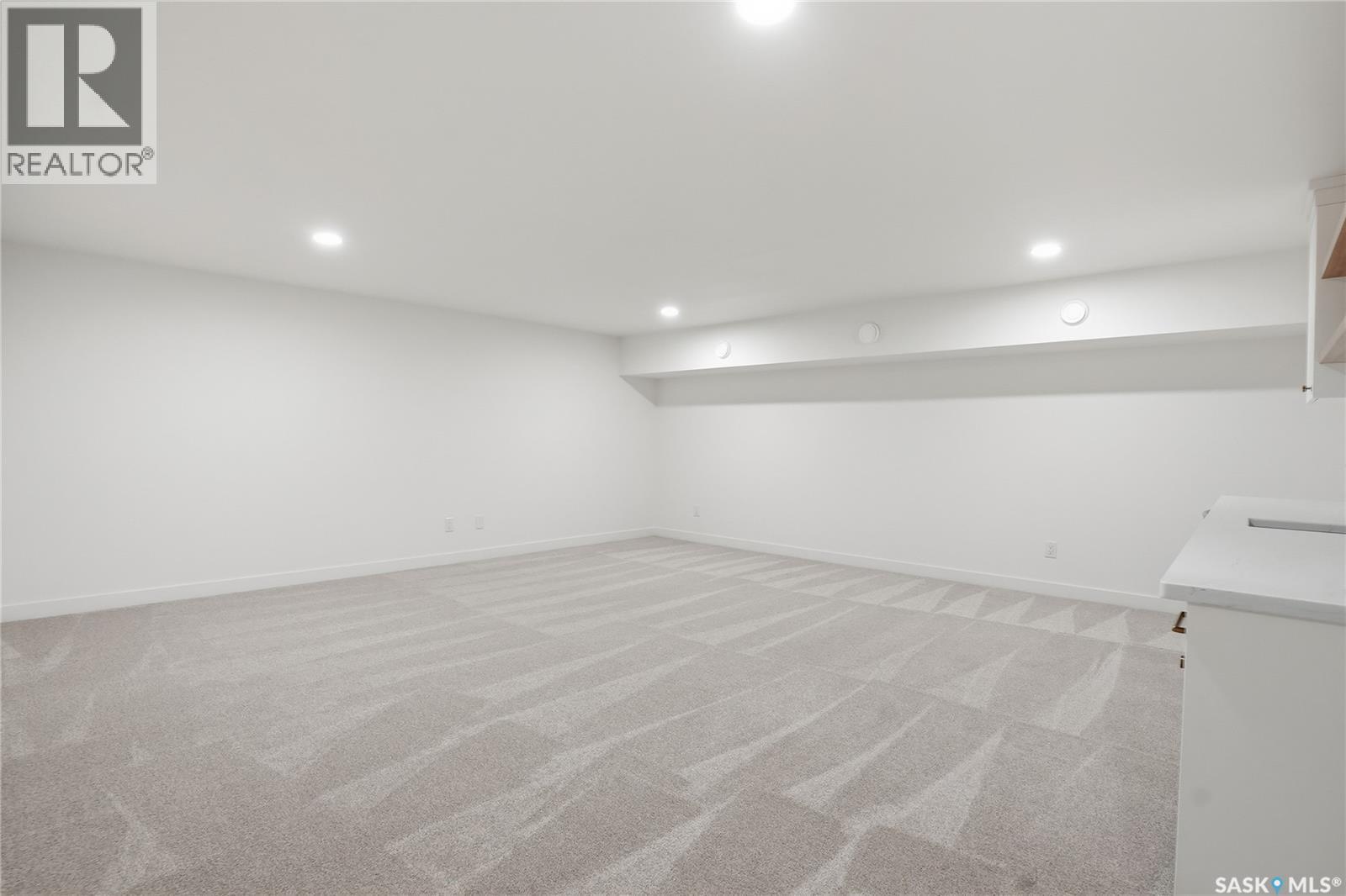 20 720 Brighton Boulevard, Saskatoon, SK - Indoor