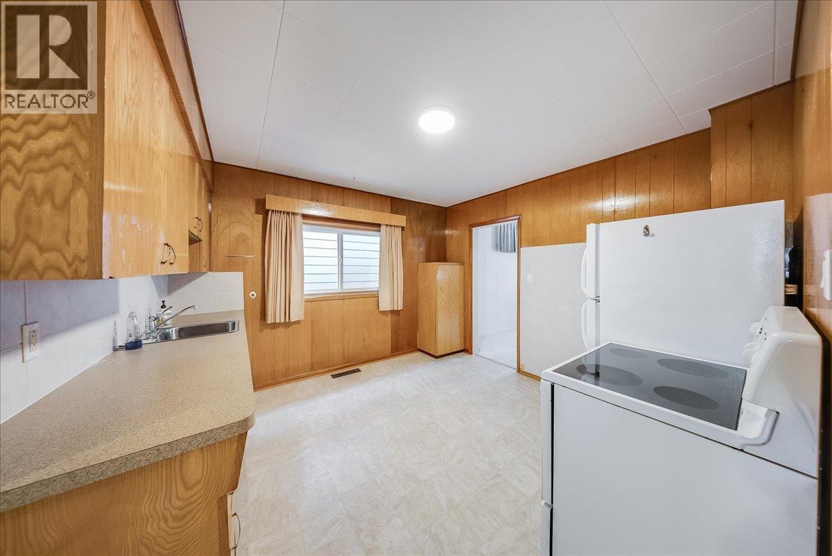 1734 Third Avenue, Trail, BC - Indoor