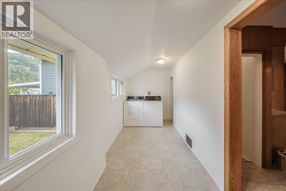 1734 Third Avenue, Trail, BC - Indoor Photo Showing Other Room