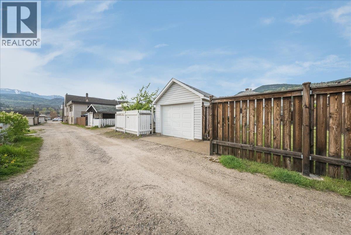 1734 Third Avenue, Trail, BC - Outdoor