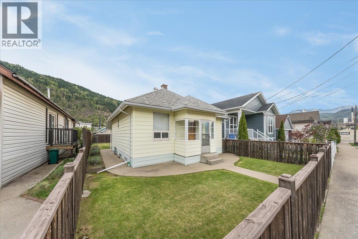 1734 Third Avenue, Trail, BC - Outdoor With Exterior