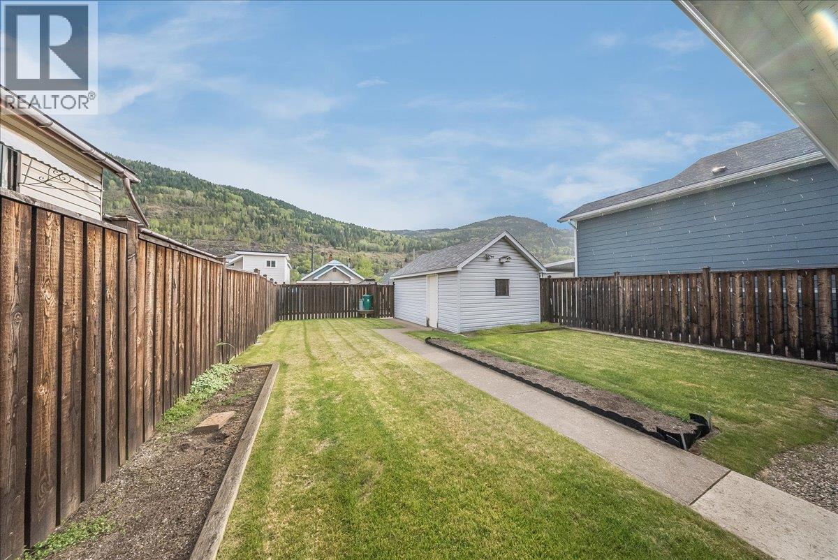 1734 Third Avenue, Trail, BC - Outdoor