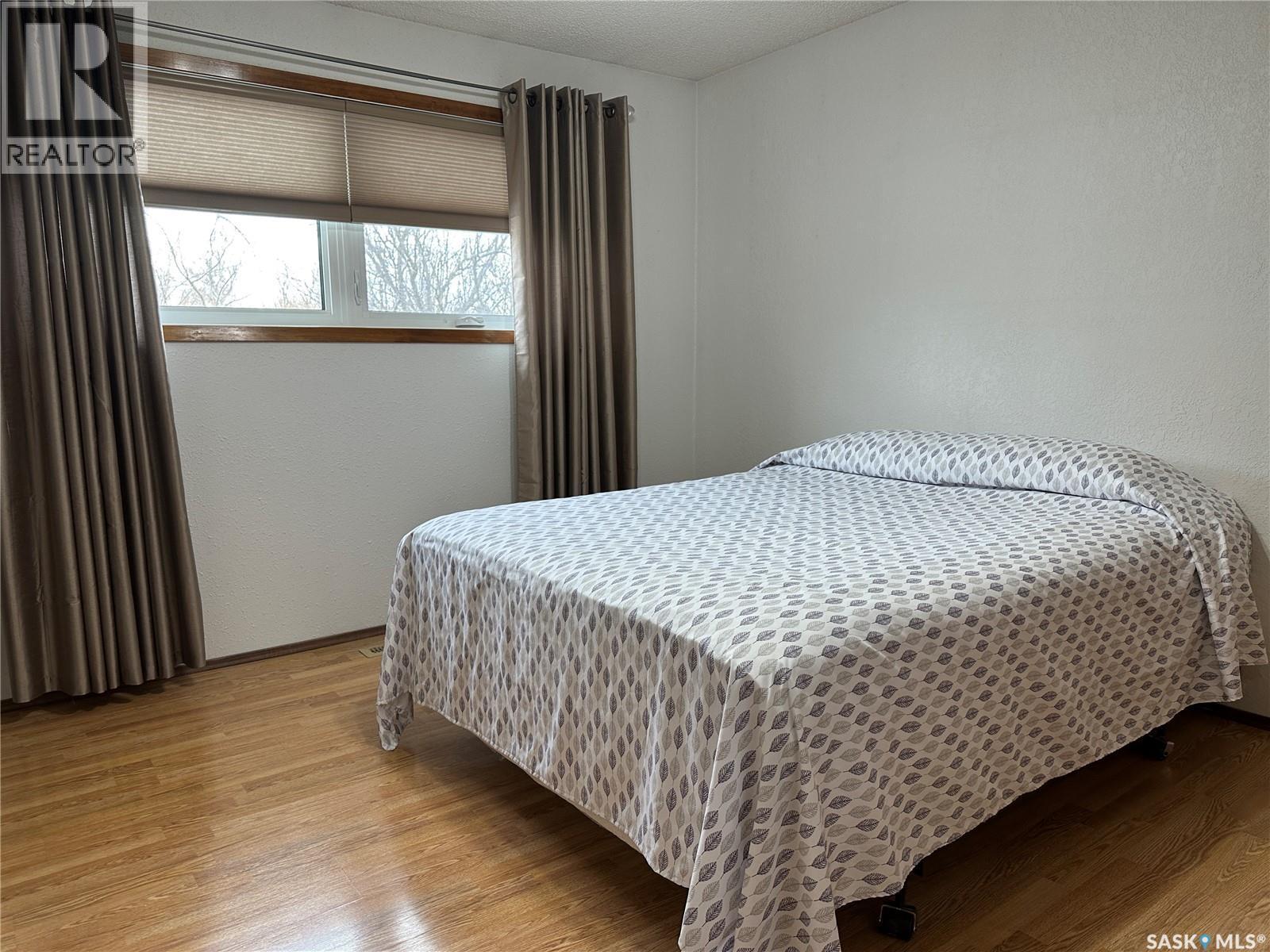 606 Staveley Crescent, Weyburn, SK - Indoor Photo Showing Bedroom