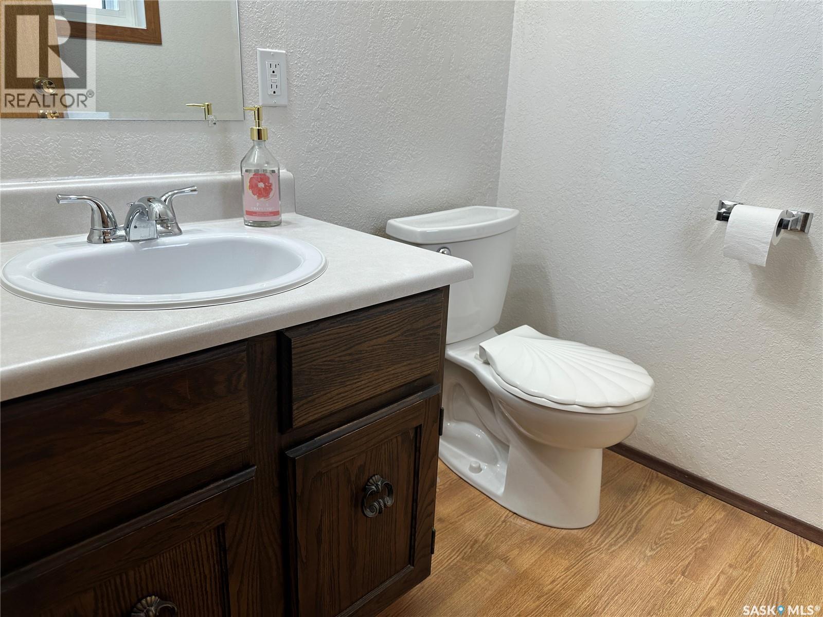 606 Staveley Crescent, Weyburn, SK - Indoor Photo Showing Bathroom