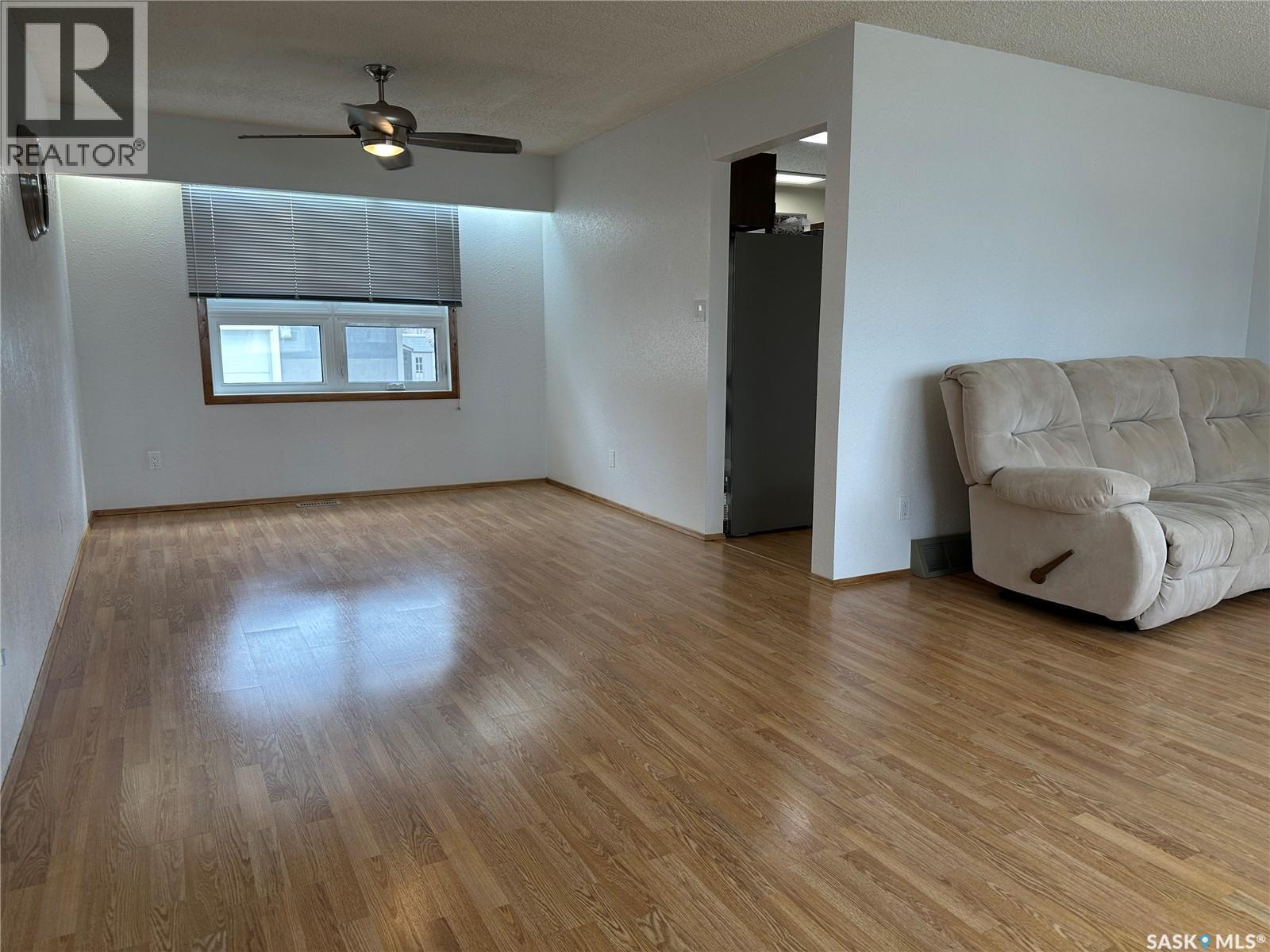 606 Staveley Crescent, Weyburn, SK - Indoor