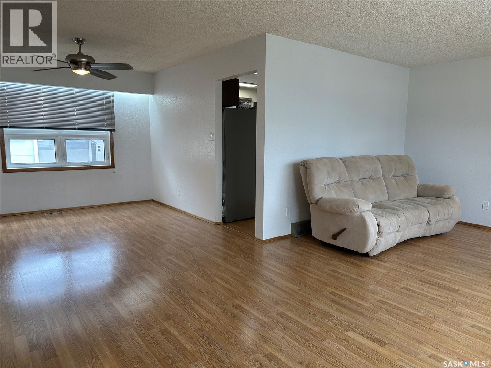 606 Staveley Crescent, Weyburn, SK - Indoor