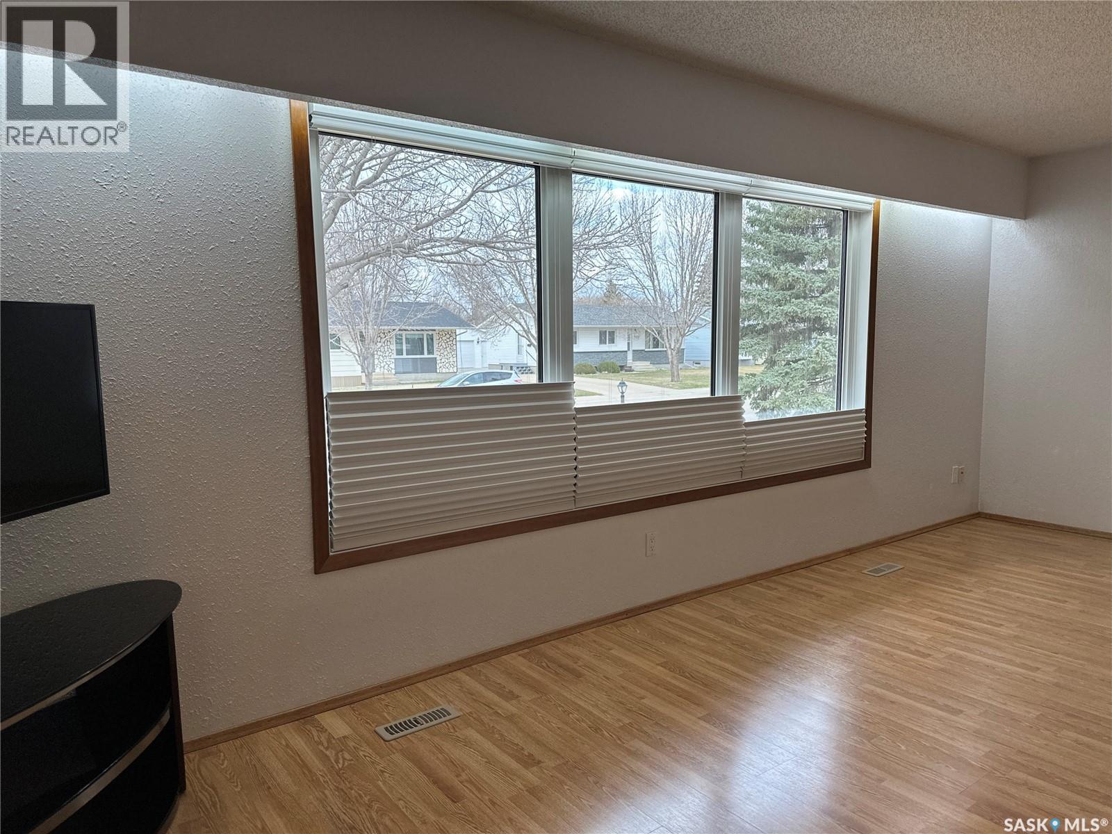 606 Staveley Crescent, Weyburn, SK - Indoor Photo Showing Other Room