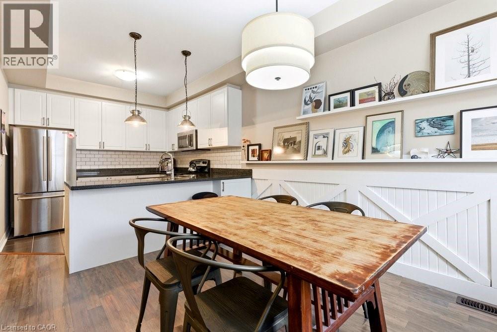 2362 Peppiatt Common, Burlington, ON - Indoor