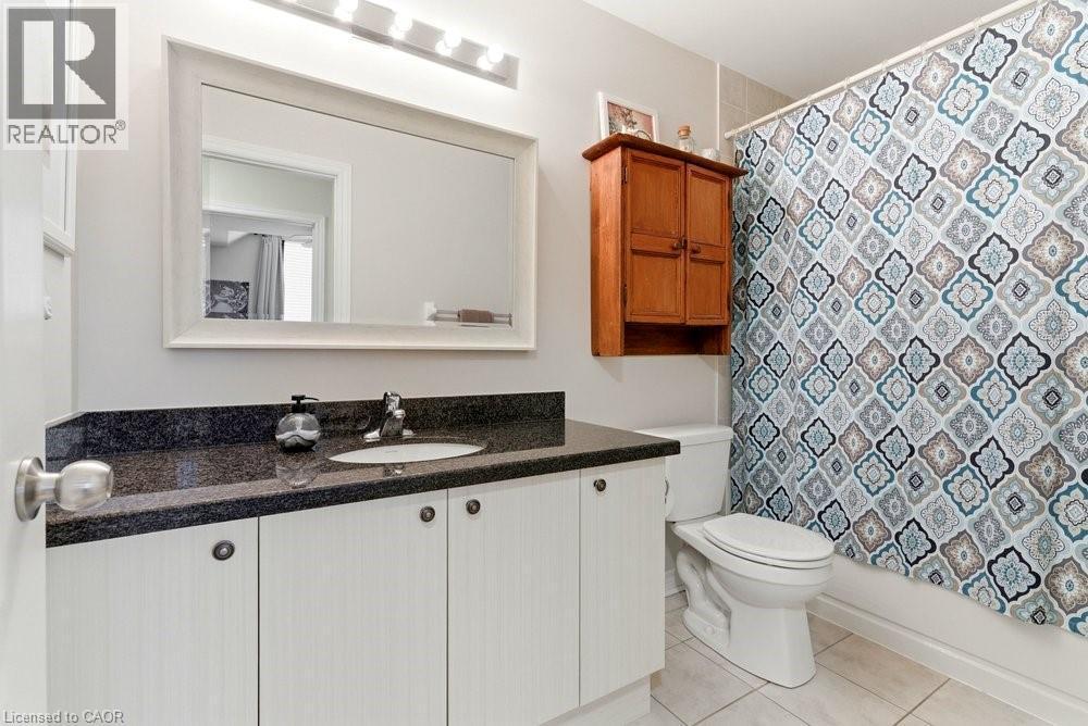 2362 Peppiatt Common, Burlington, ON - Indoor Photo Showing Bathroom