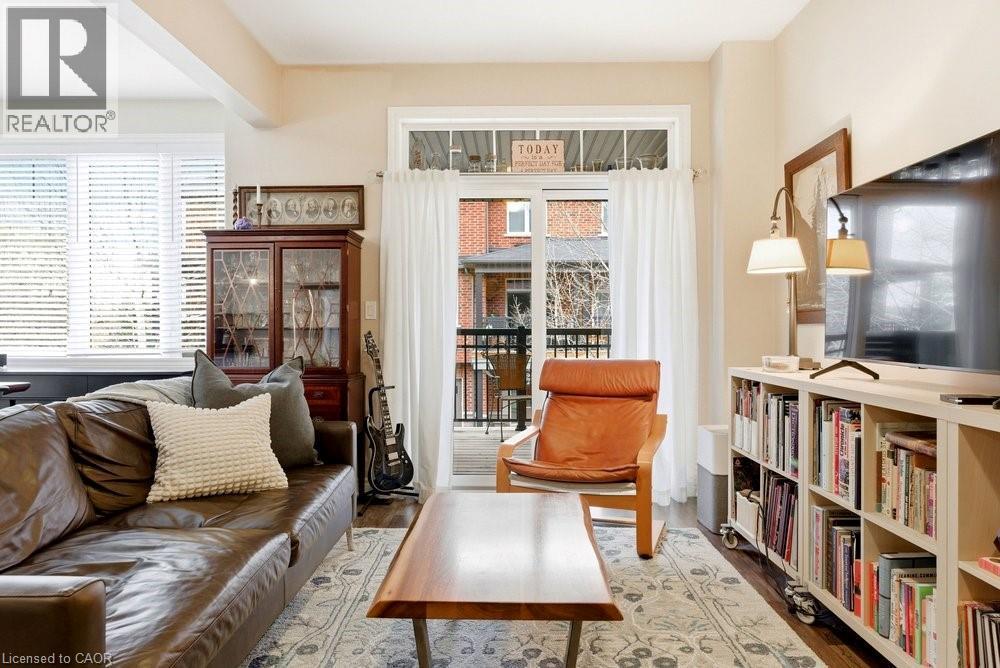 2362 Peppiatt Common, Burlington, ON - Indoor Photo Showing Living Room