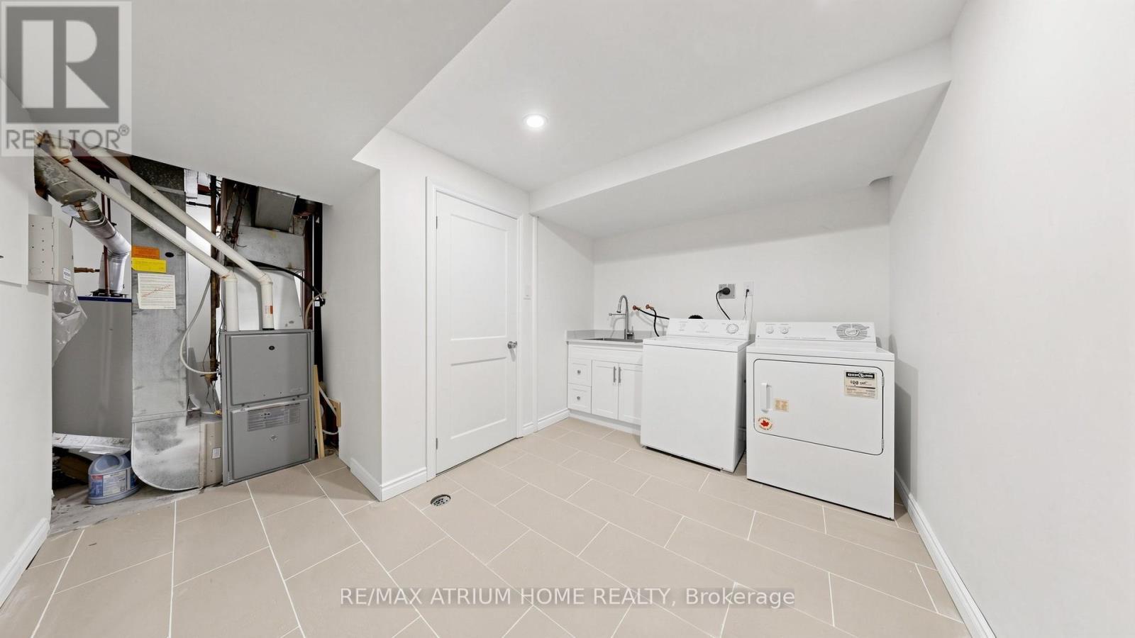 13 Applegate Crescent, Toronto, ON - Indoor Photo Showing Laundry Room