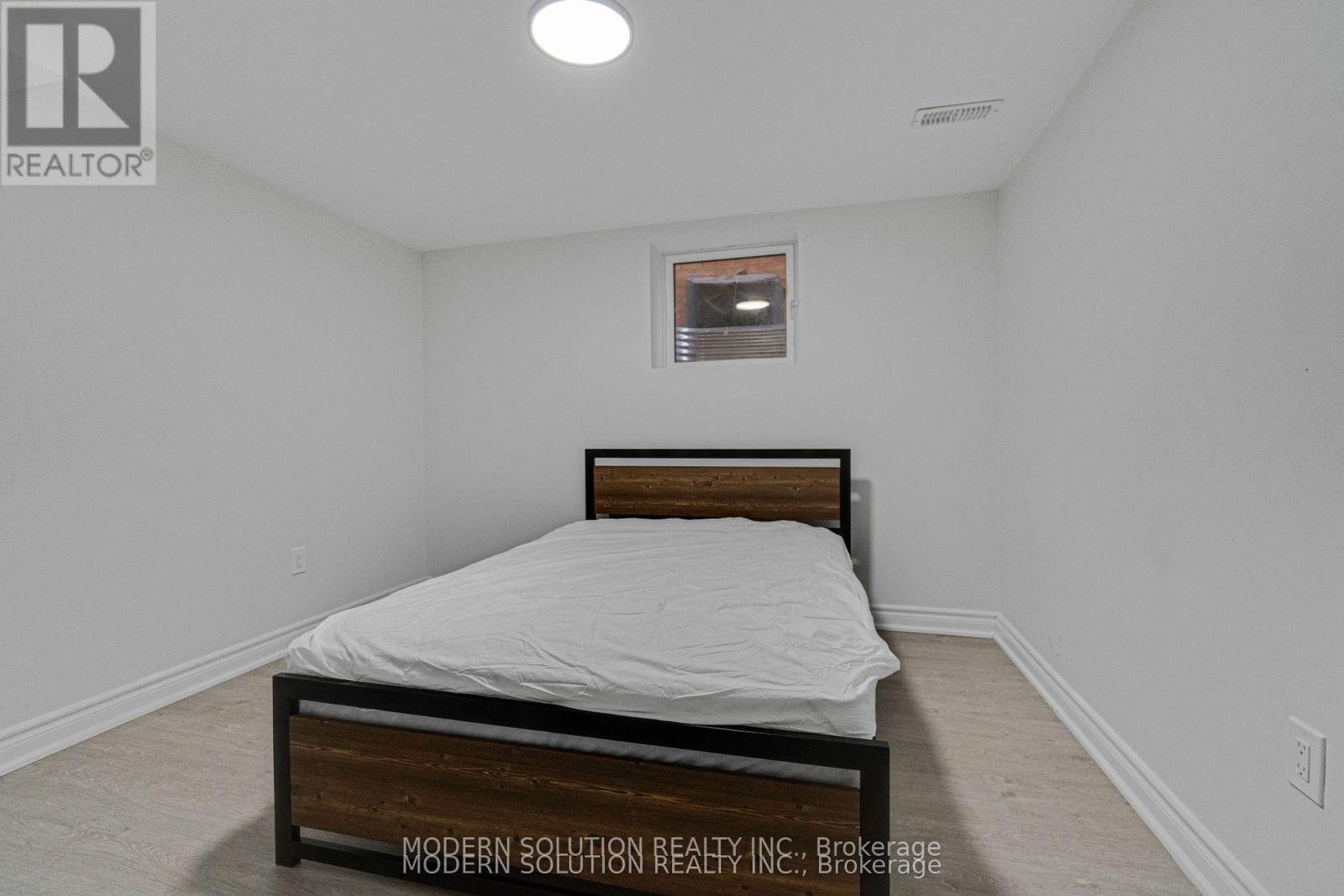 438 Ojibway Trail, Mississauga, ON - Indoor Photo Showing Bedroom