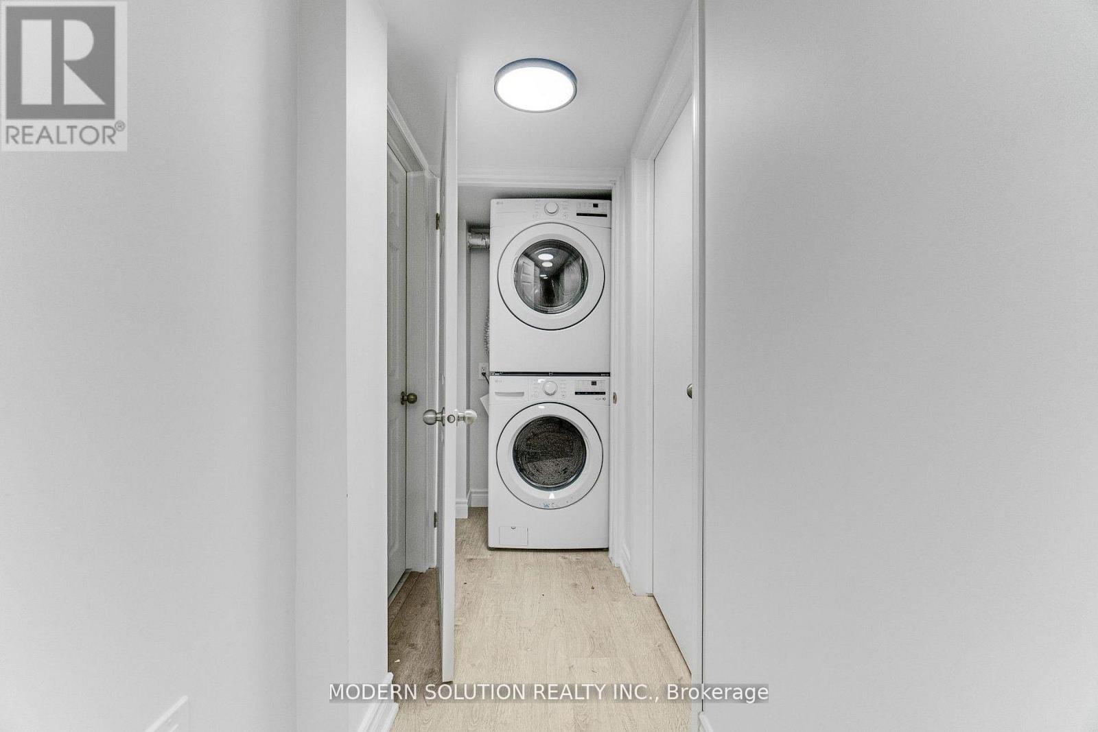 438 Ojibway Trail, Mississauga, ON - Indoor Photo Showing Laundry Room