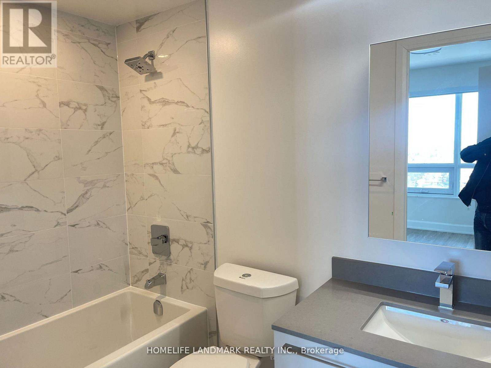 1810 - 8 Water Walk Drive, Markham, ON - Indoor Photo Showing Bathroom
