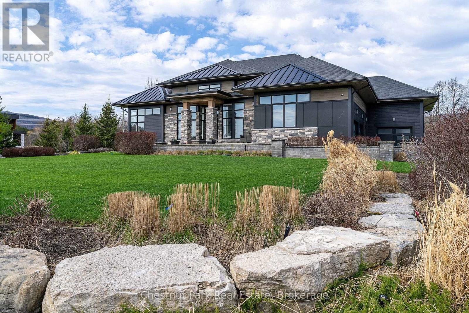 Welcome to 1 Windrose Valey Boulevard, Clearview - 1 Windrose Valley Boulevard, Clearview, ON - Outdoor With Deck Patio Veranda
