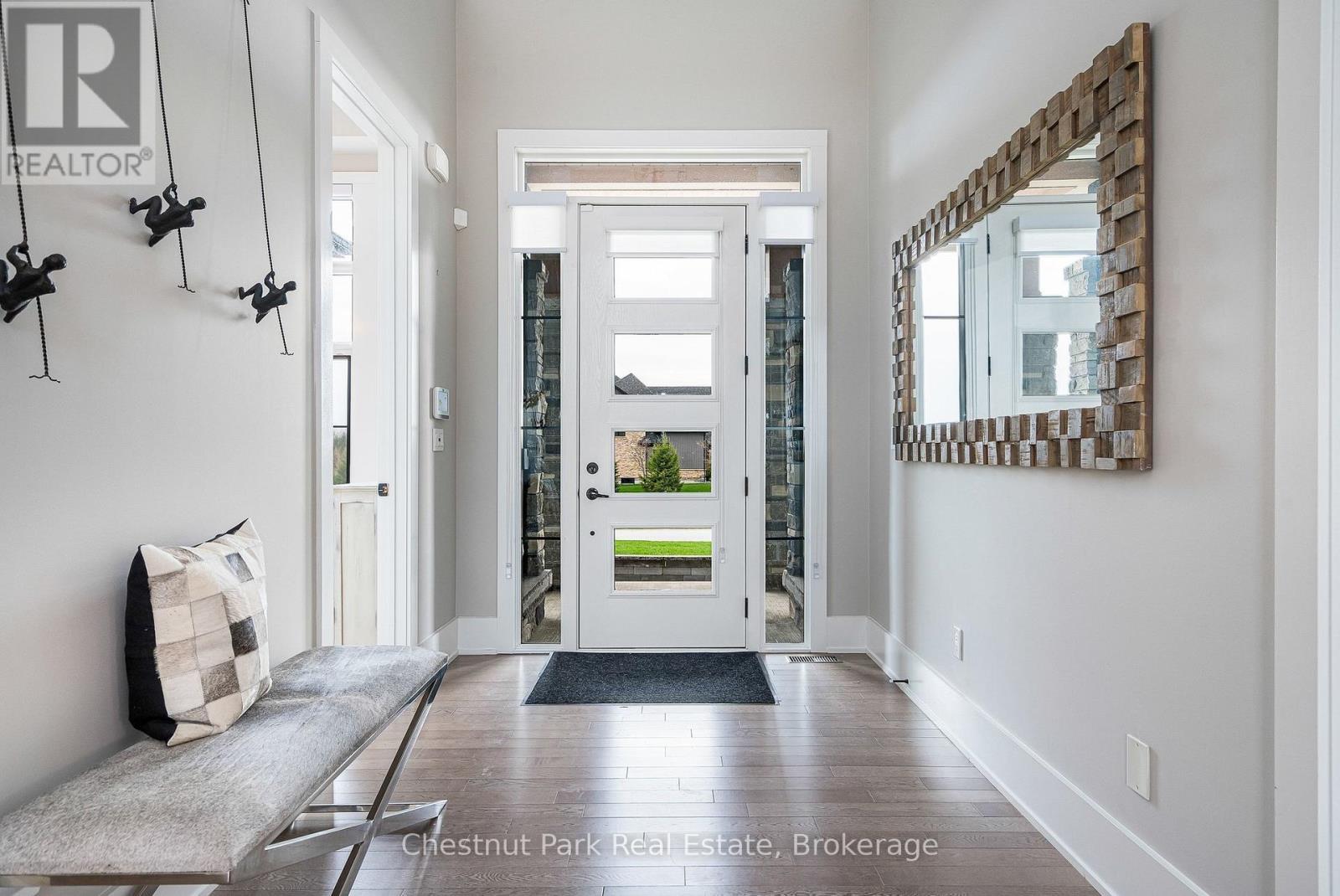 Spacious foyer at the front entrance - 1 Windrose Valley Boulevard, Clearview, ON - Indoor Photo Showing Other Room