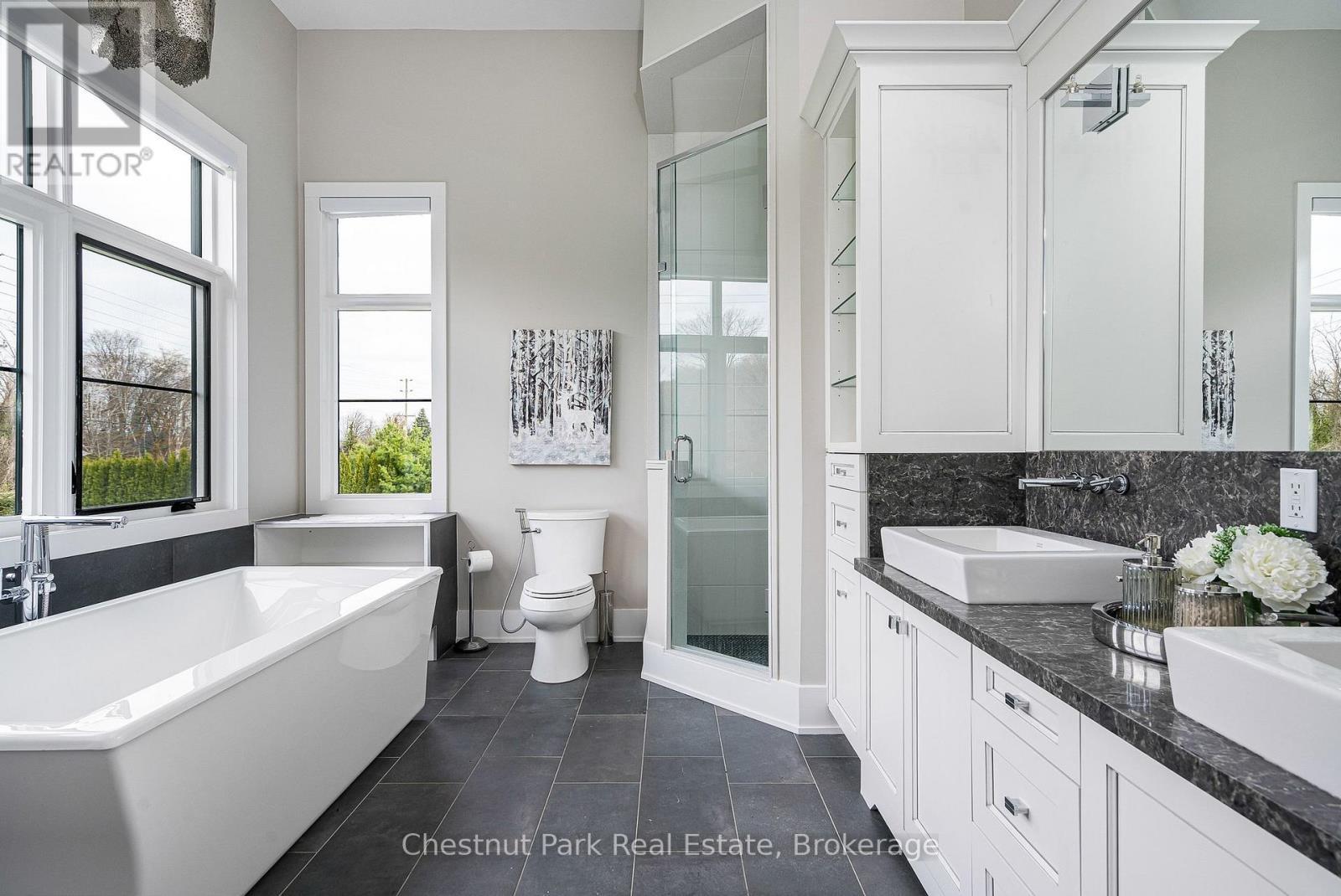 5 pc ensuite for primary at back of the house - 1 Windrose Valley Boulevard, Clearview, ON - Indoor Photo Showing Bathroom