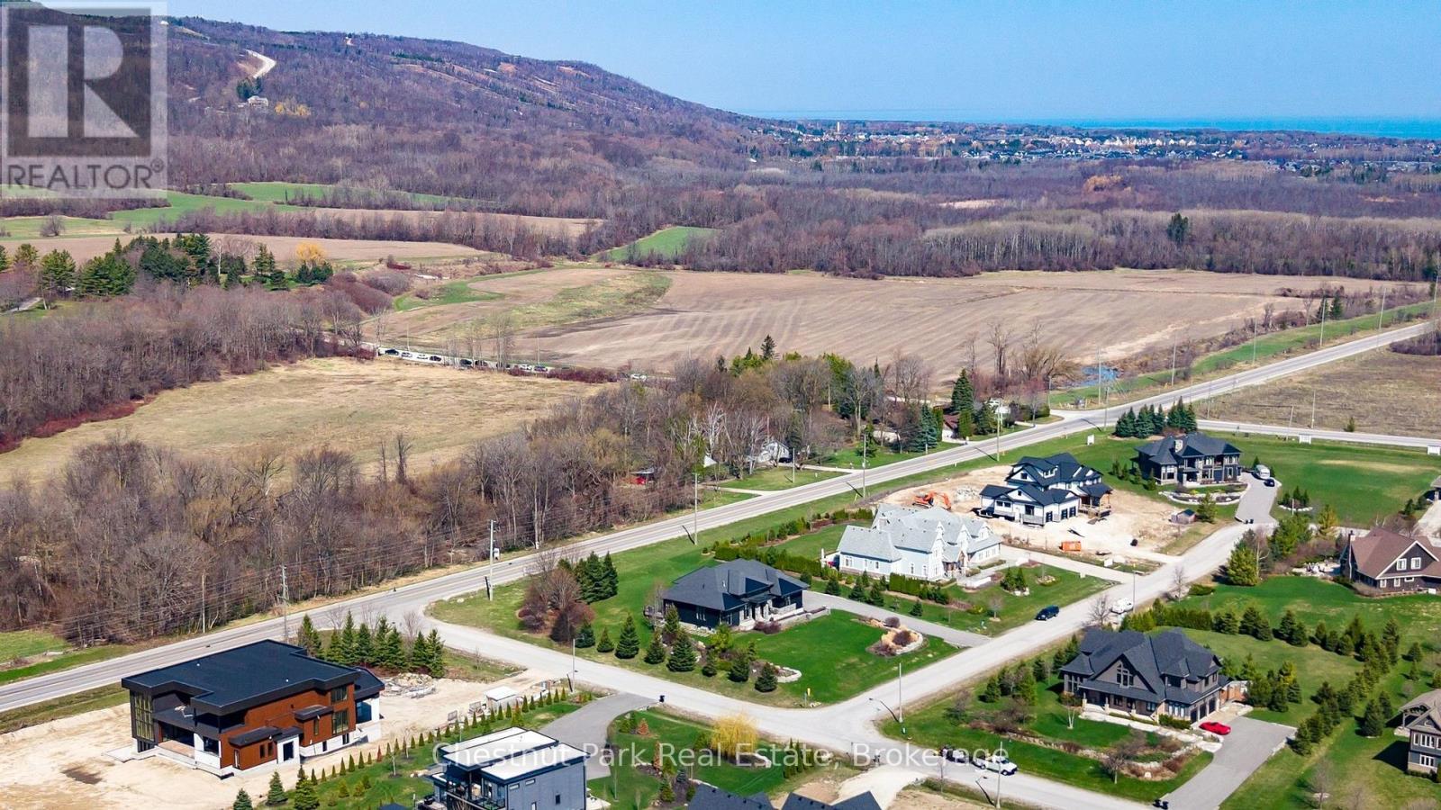 Located on a large lot minutes to Osler Ski Club - 1 Windrose Valley Boulevard, Clearview, ON - Outdoor With View