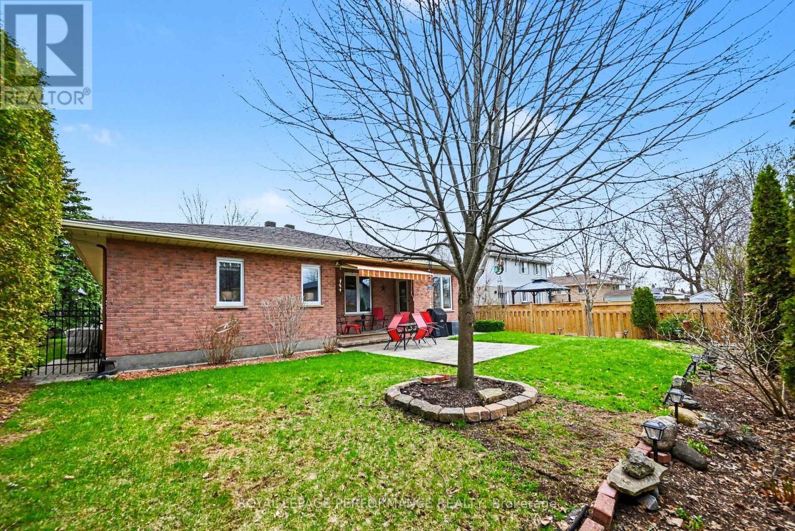 855 Kenyon Crescent, Cornwall, ON - Outdoor