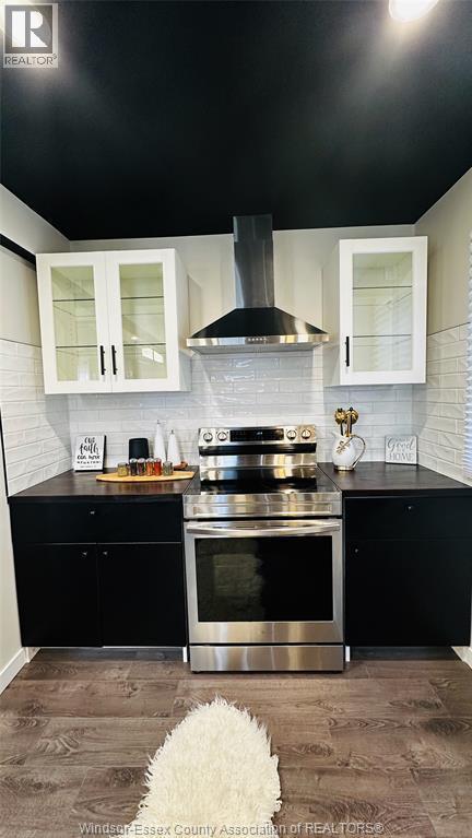 3519 Tecumseh Road West, Windsor, ON - Indoor Photo Showing Kitchen With Upgraded Kitchen
