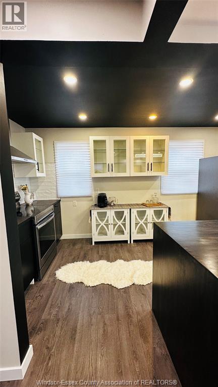 3519 Tecumseh Road West, Windsor, ON - Indoor Photo Showing Kitchen