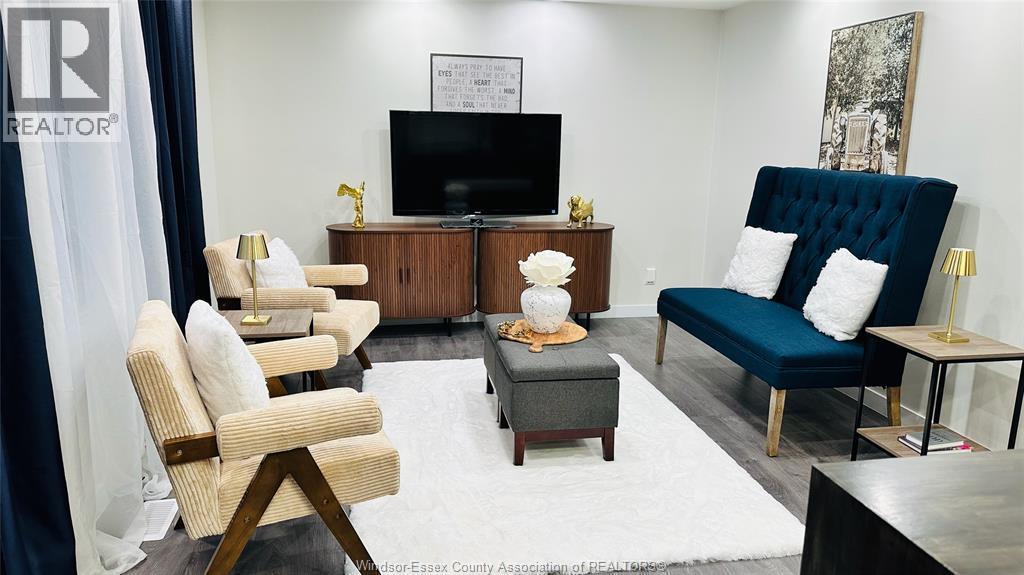 3519 Tecumseh Road West, Windsor, ON - Indoor