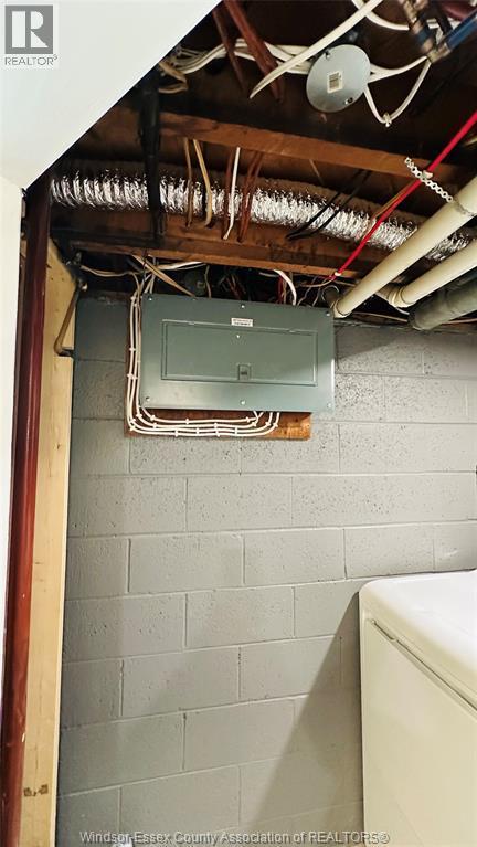 3519 Tecumseh Road West, Windsor, ON - Indoor
