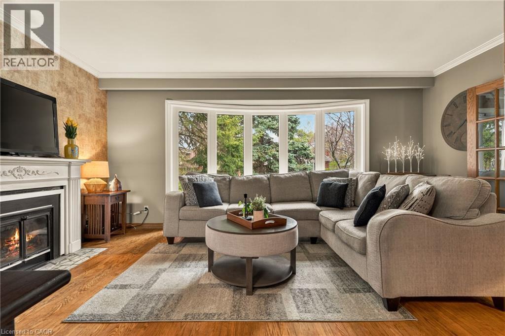 5119 Cherryhill Crescent, Burlington, ON - Indoor Photo Showing Living Room With Fireplace