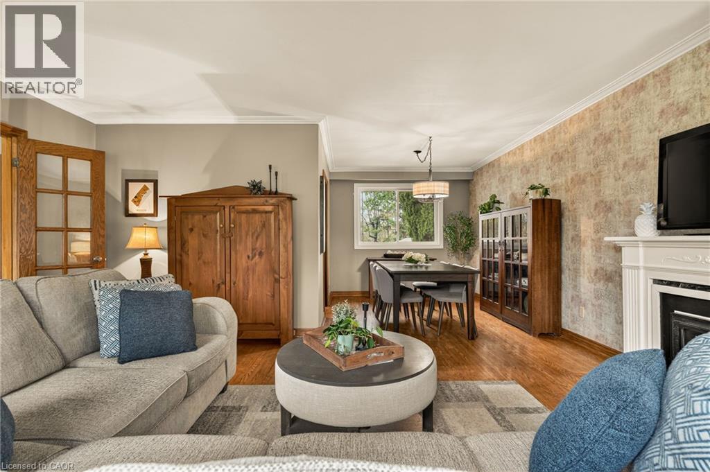 5119 Cherryhill Crescent, Burlington, ON - Indoor Photo Showing Living Room With Fireplace
