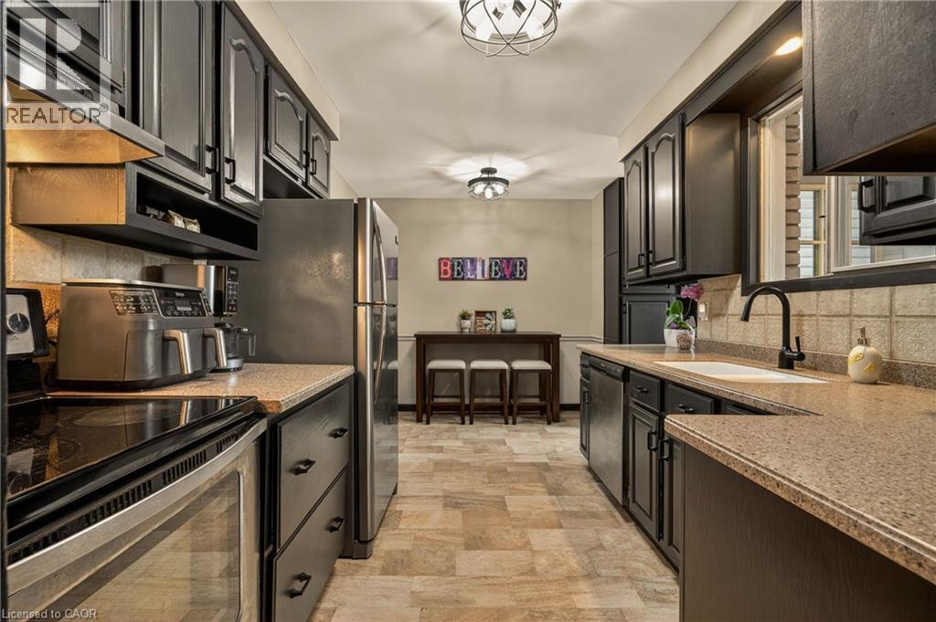 5119 Cherryhill Crescent, Burlington, ON - Indoor Photo Showing Kitchen