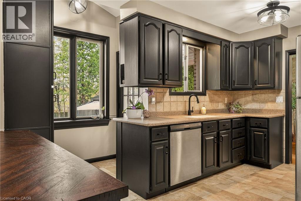 5119 Cherryhill Crescent, Burlington, ON - Indoor Photo Showing Kitchen