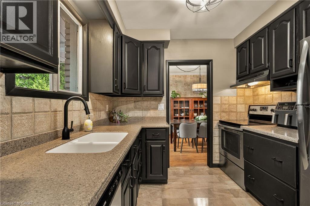 5119 Cherryhill Crescent, Burlington, ON - Indoor Photo Showing Kitchen With Double Sink