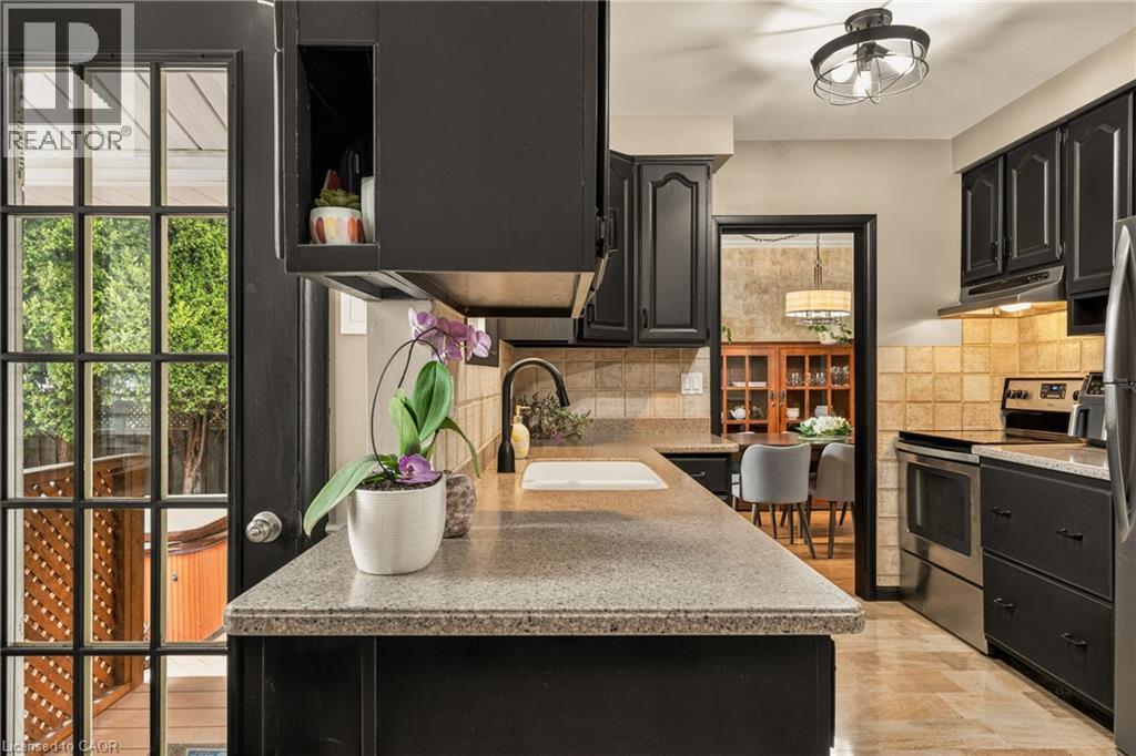 5119 Cherryhill Crescent, Burlington, ON - Indoor Photo Showing Kitchen With Double Sink