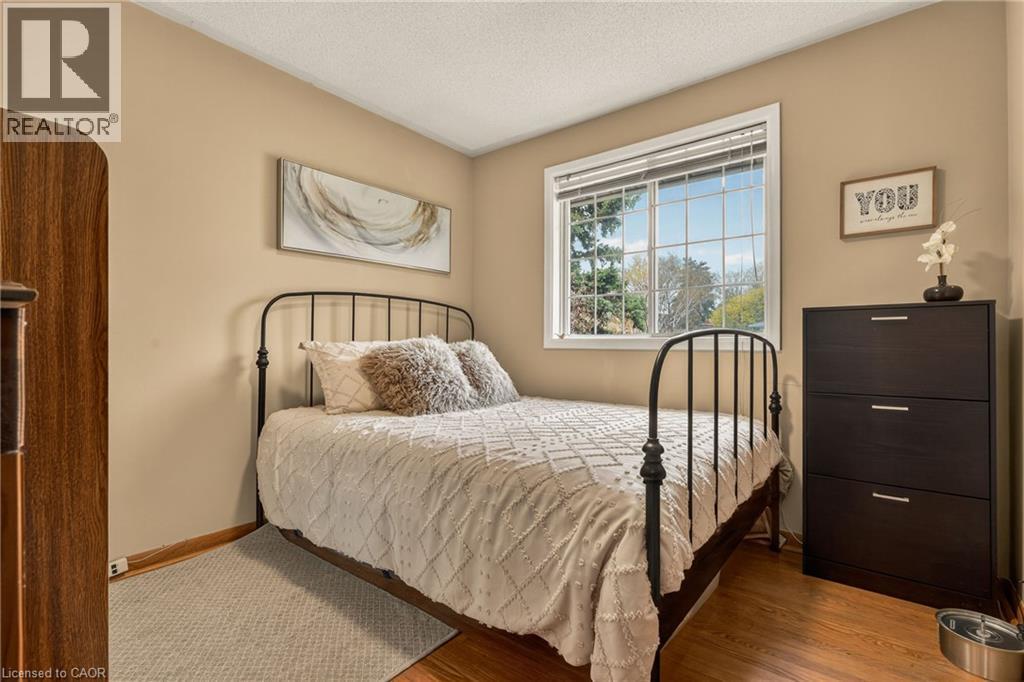5119 Cherryhill Crescent, Burlington, ON - Indoor Photo Showing Bedroom