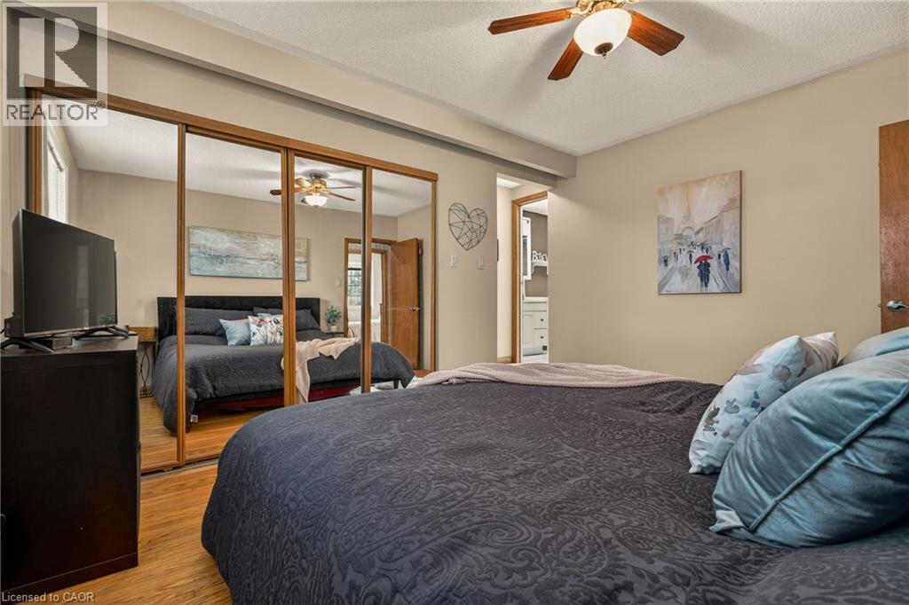 5119 Cherryhill Crescent, Burlington, ON - Indoor Photo Showing Bedroom
