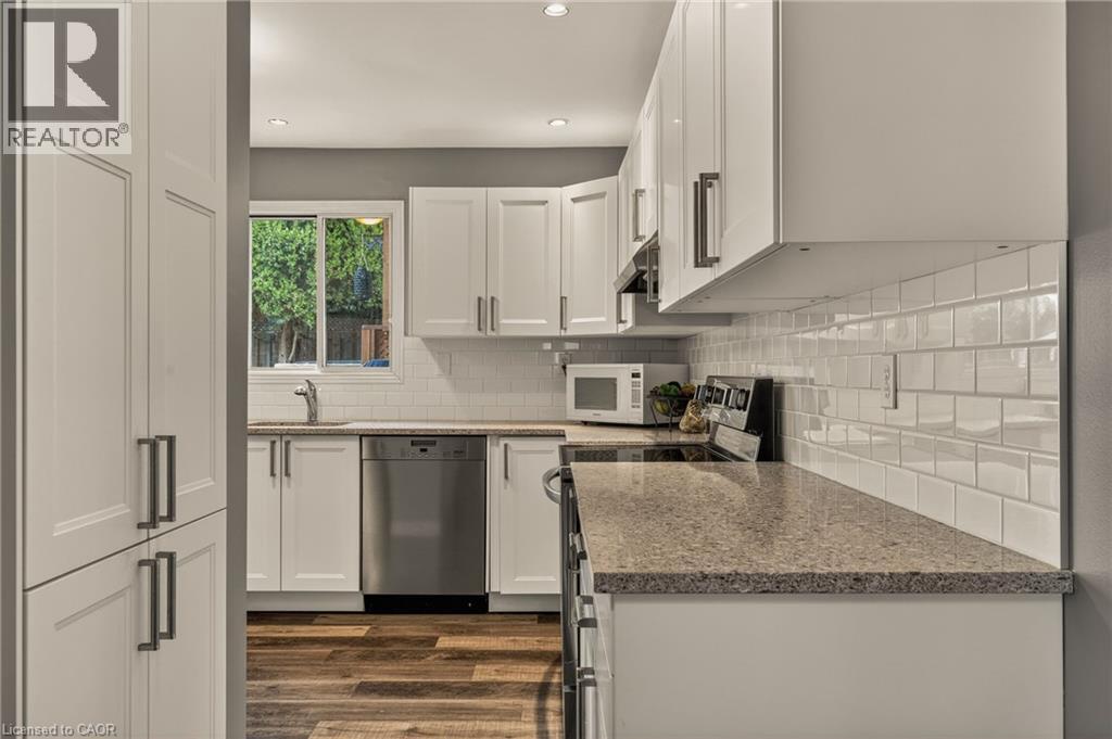 5119 Cherryhill Crescent, Burlington, ON - Indoor Photo Showing Kitchen