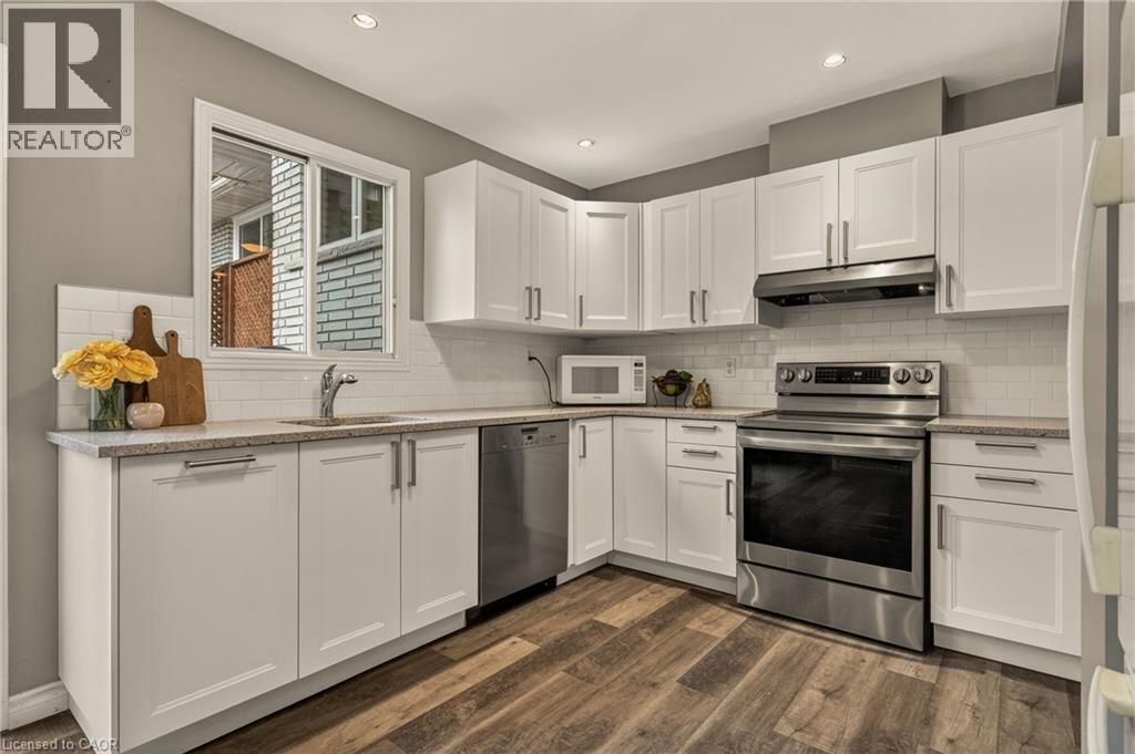 5119 Cherryhill Crescent, Burlington, ON - Indoor Photo Showing Kitchen