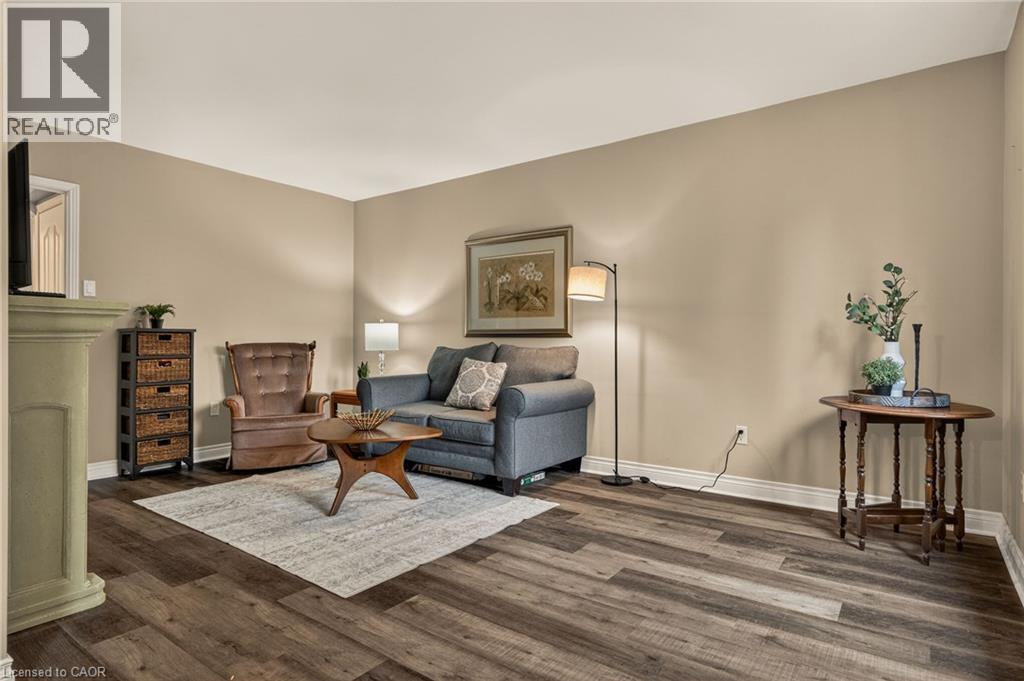 5119 Cherryhill Crescent, Burlington, ON - Indoor Photo Showing Other Room