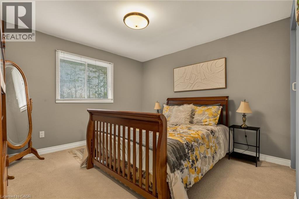 5119 Cherryhill Crescent, Burlington, ON - Indoor Photo Showing Bedroom
