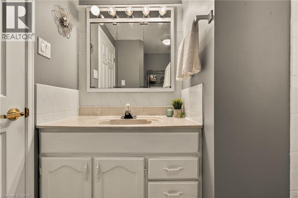 5119 Cherryhill Crescent, Burlington, ON - Indoor Photo Showing Bathroom