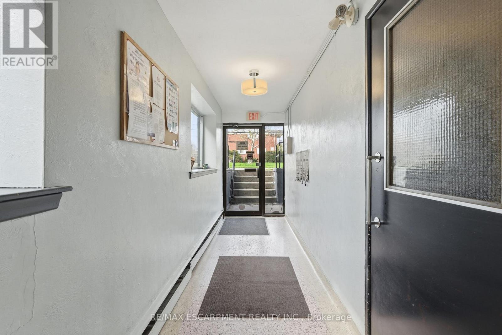1254 Fennell Avenue E, Hamilton, ON - Indoor Photo Showing Other Room