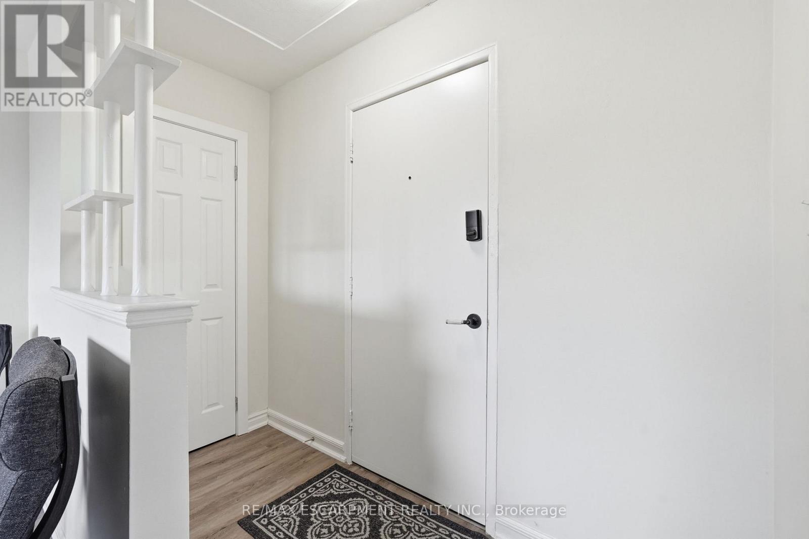 1254 Fennell Avenue E, Hamilton, ON - Indoor Photo Showing Other Room