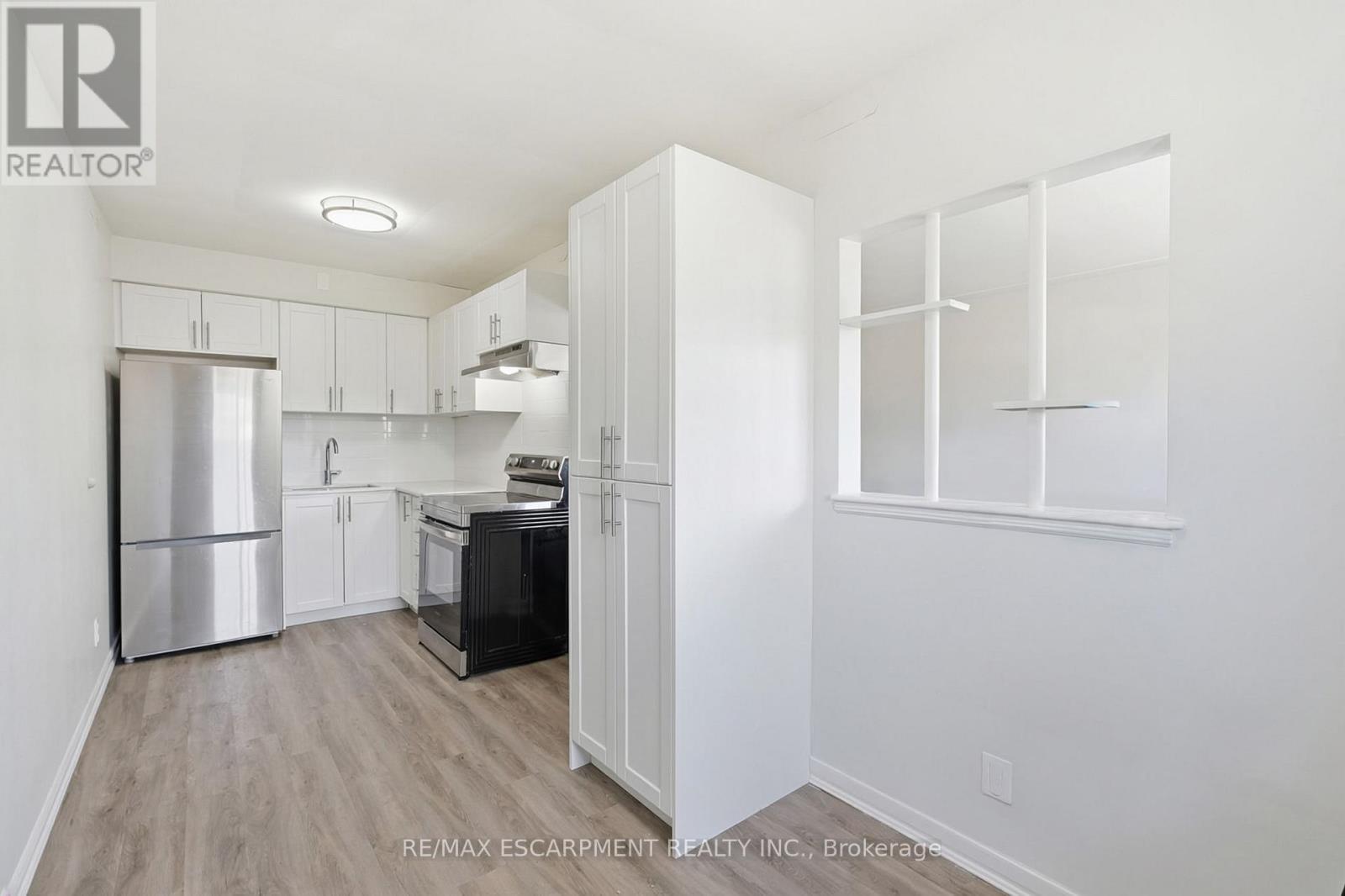 1254 Fennell Avenue E, Hamilton, ON - Indoor Photo Showing Kitchen