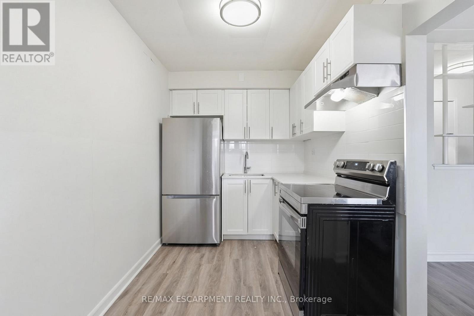 1254 Fennell Avenue E, Hamilton, ON - Indoor Photo Showing Kitchen
