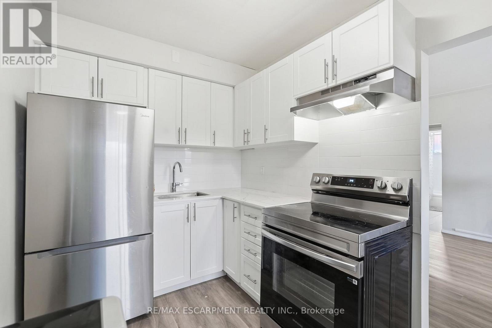 1254 Fennell Avenue E, Hamilton, ON - Indoor Photo Showing Kitchen