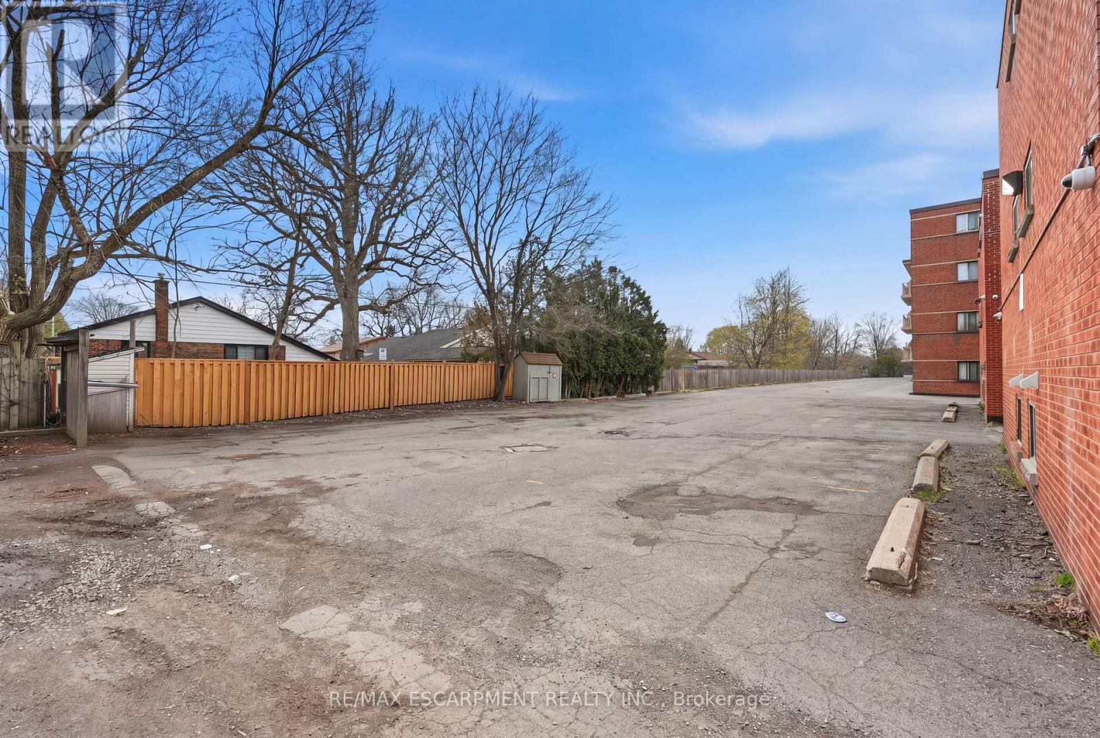 1254 Fennell Avenue E, Hamilton, ON - Outdoor