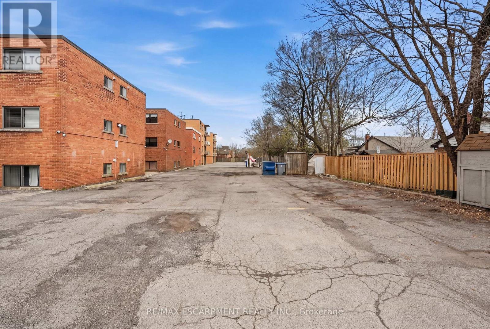 1254 Fennell Avenue E, Hamilton, ON - Outdoor