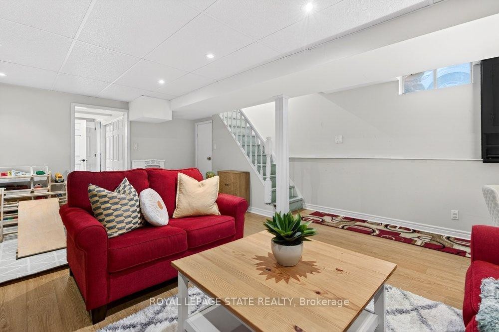 2233 Melissa Crescent, Burlington, ON