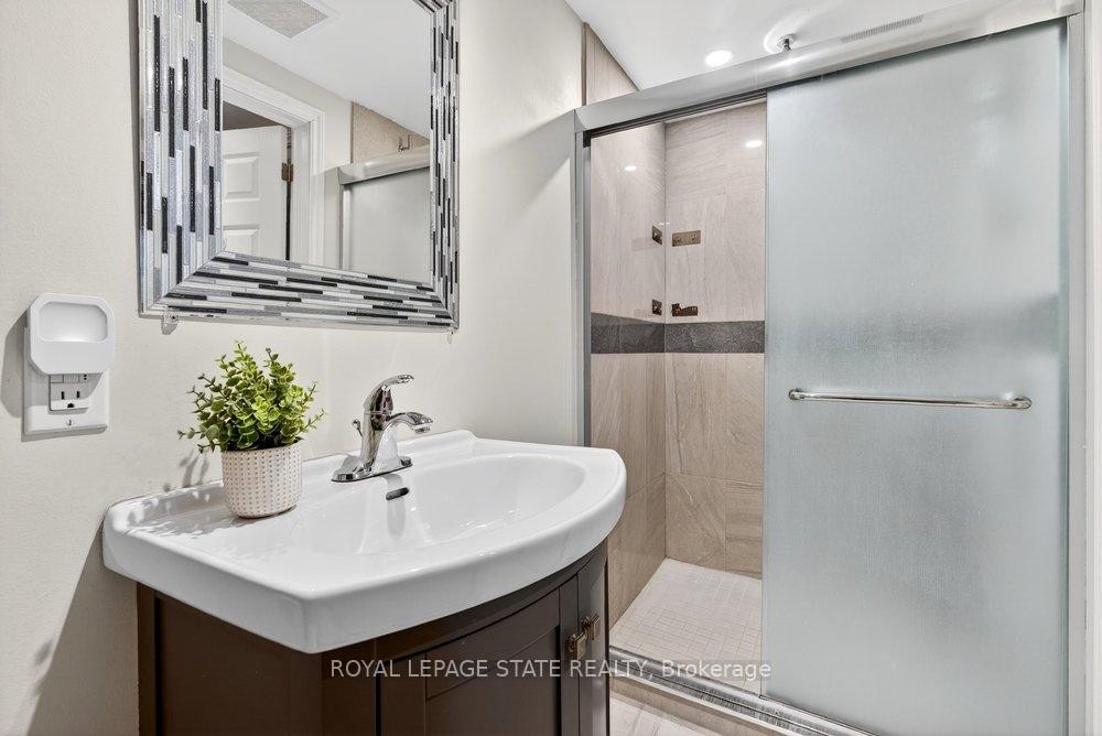 2233 Melissa Crescent, Burlington, ON